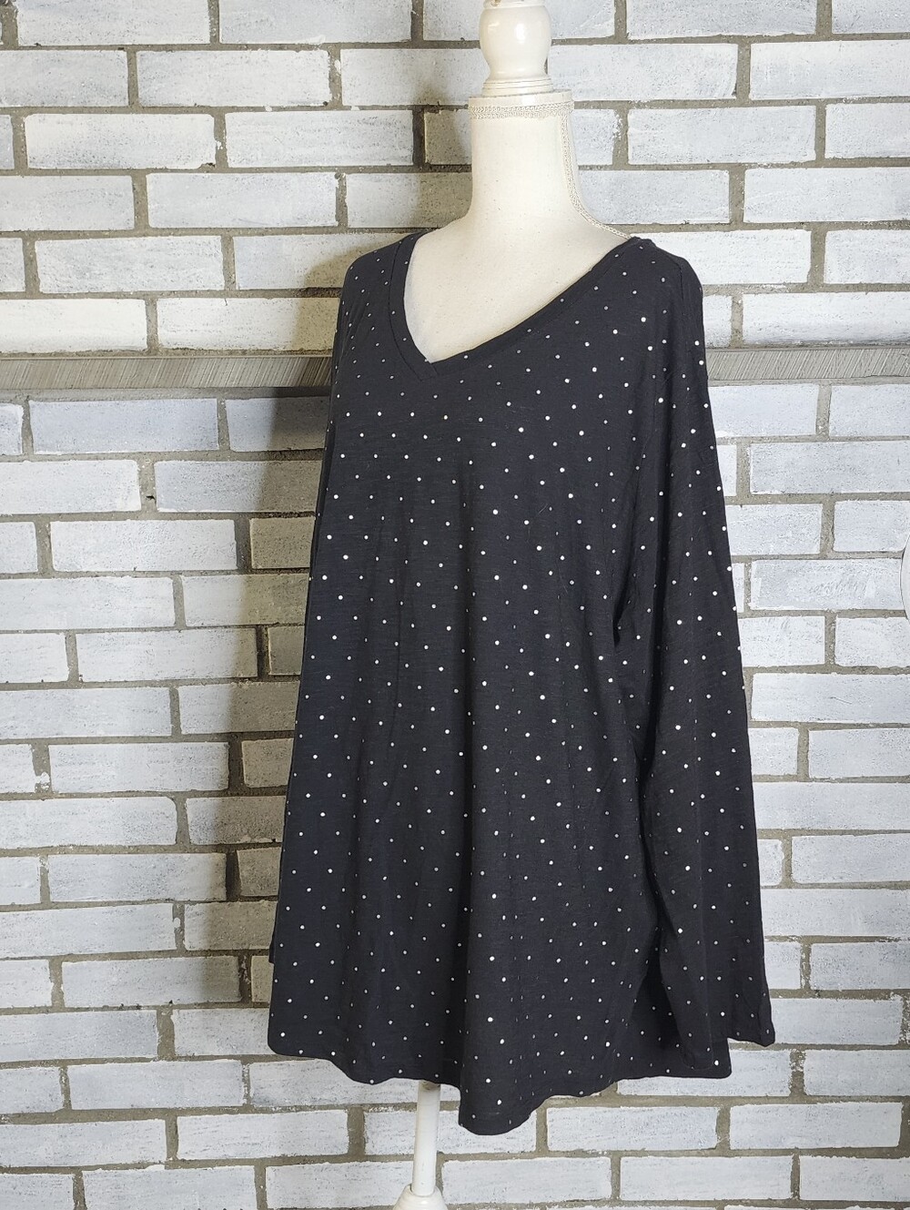 • NWT Old Navy Everywear Long Sleeve V-Neck Polka Dot T-Shirt Plus Size 4X Black